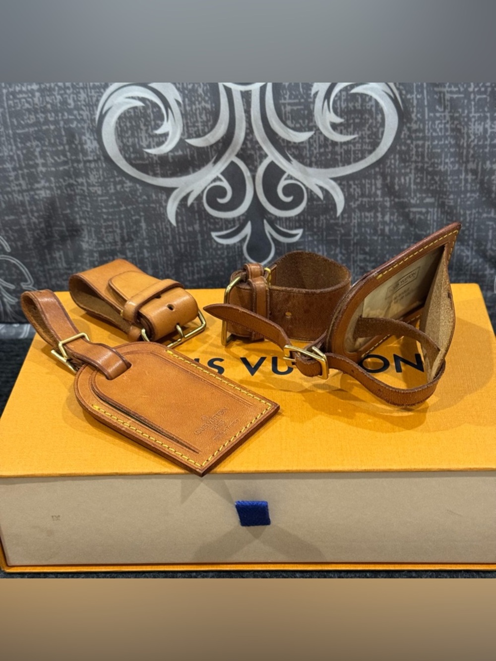 Louis Vuitton Leather Luggage Name Tag & Poignet  100% Authentic